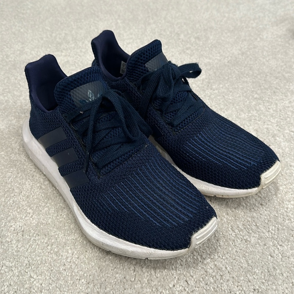Adidas women’s size 8 (men’s size 7) athletic shoes GUC navy blue